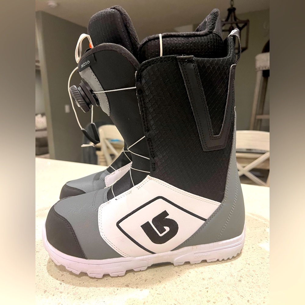 Men’s Burton snowboarding boots